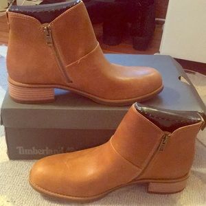 BRAND NEW IN BOX WOMEN’S TIMBERLAND CHELSEA BOOTS!